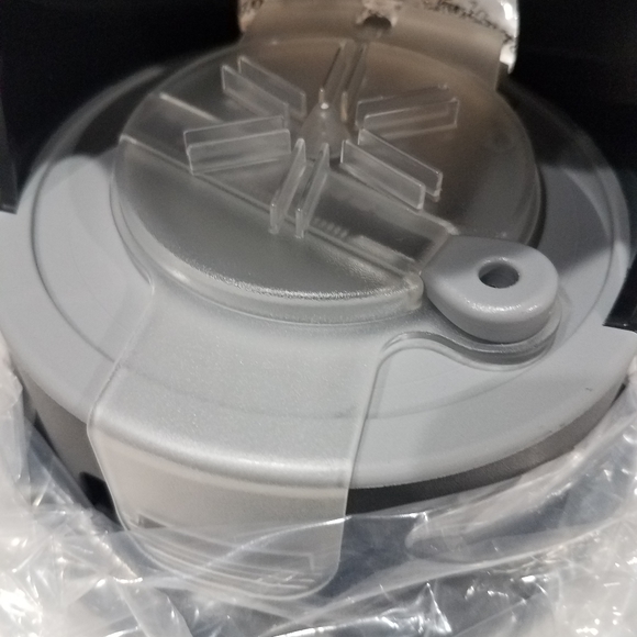 Pampered Chef Veggie Spiralizer - Picture 9 of 12